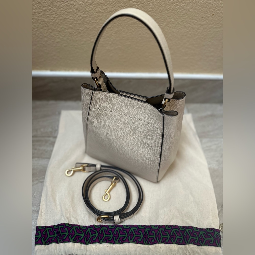 TORYBURCH SMALL MCGRAW BUCKET BAG